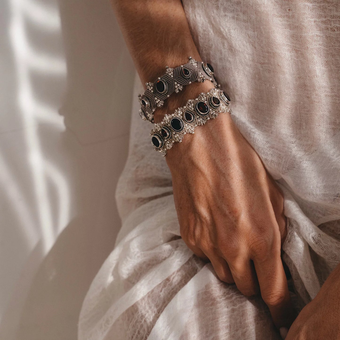 MUMBAI bracelet with garnets